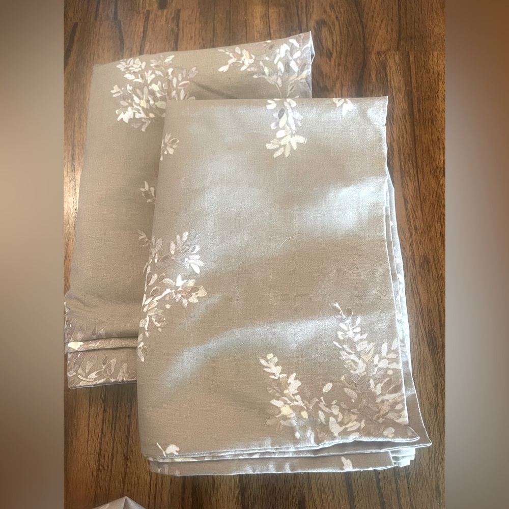 Calvin Klein Queen Duvet set